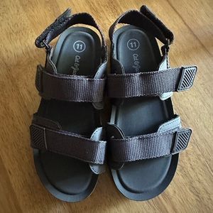 Brand New Cat & Jack Boys sandals size 11